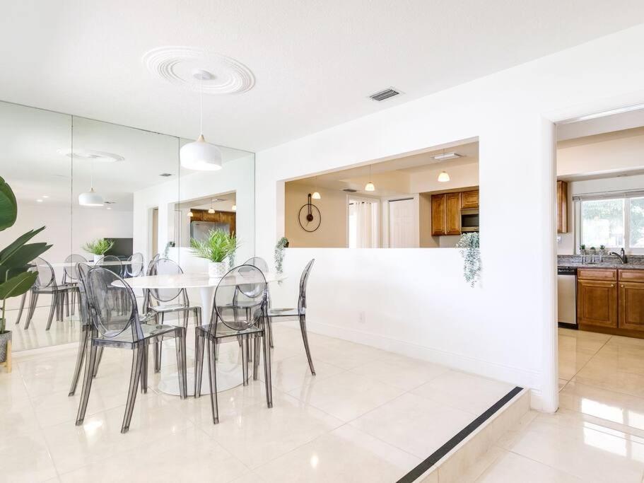 Modern Spacious 5-Bedroom Home With Pool Hollywood Kültér fotó
