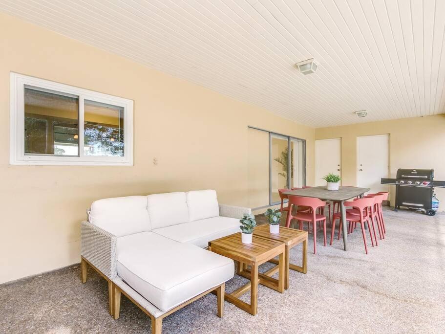 Modern Spacious 5-Bedroom Home With Pool Hollywood Kültér fotó